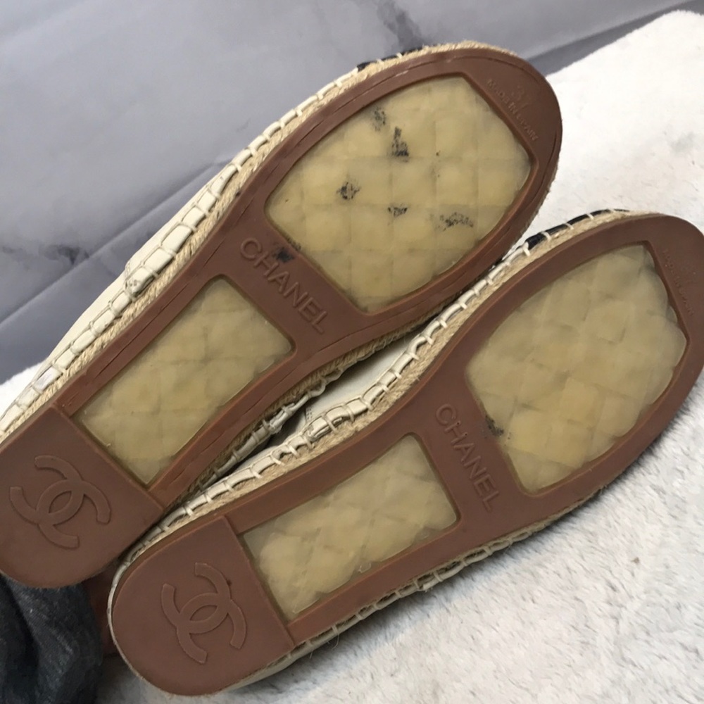 XSOLDX🦋CHANEL🦋 creme & black leather espadrilles - Picture 4 of 8